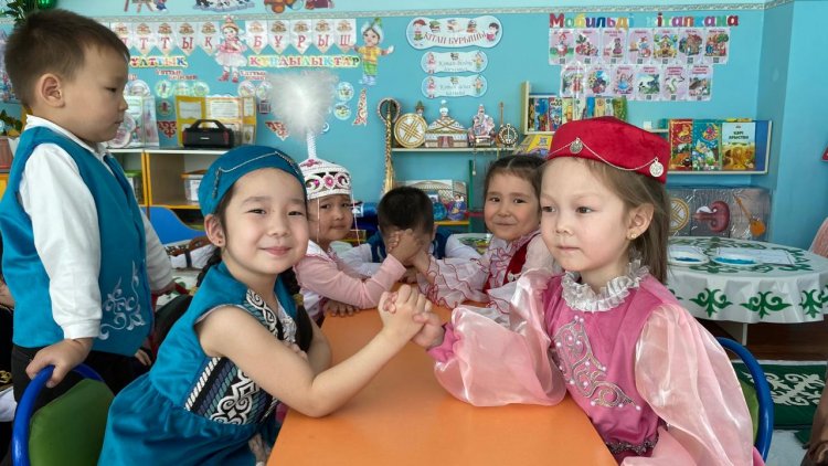 "Қош келдің Әз-Наурыз " " Бауырсақ" тобы Тәрбиеші: Күздеубаева Ж . Ршымбетова А